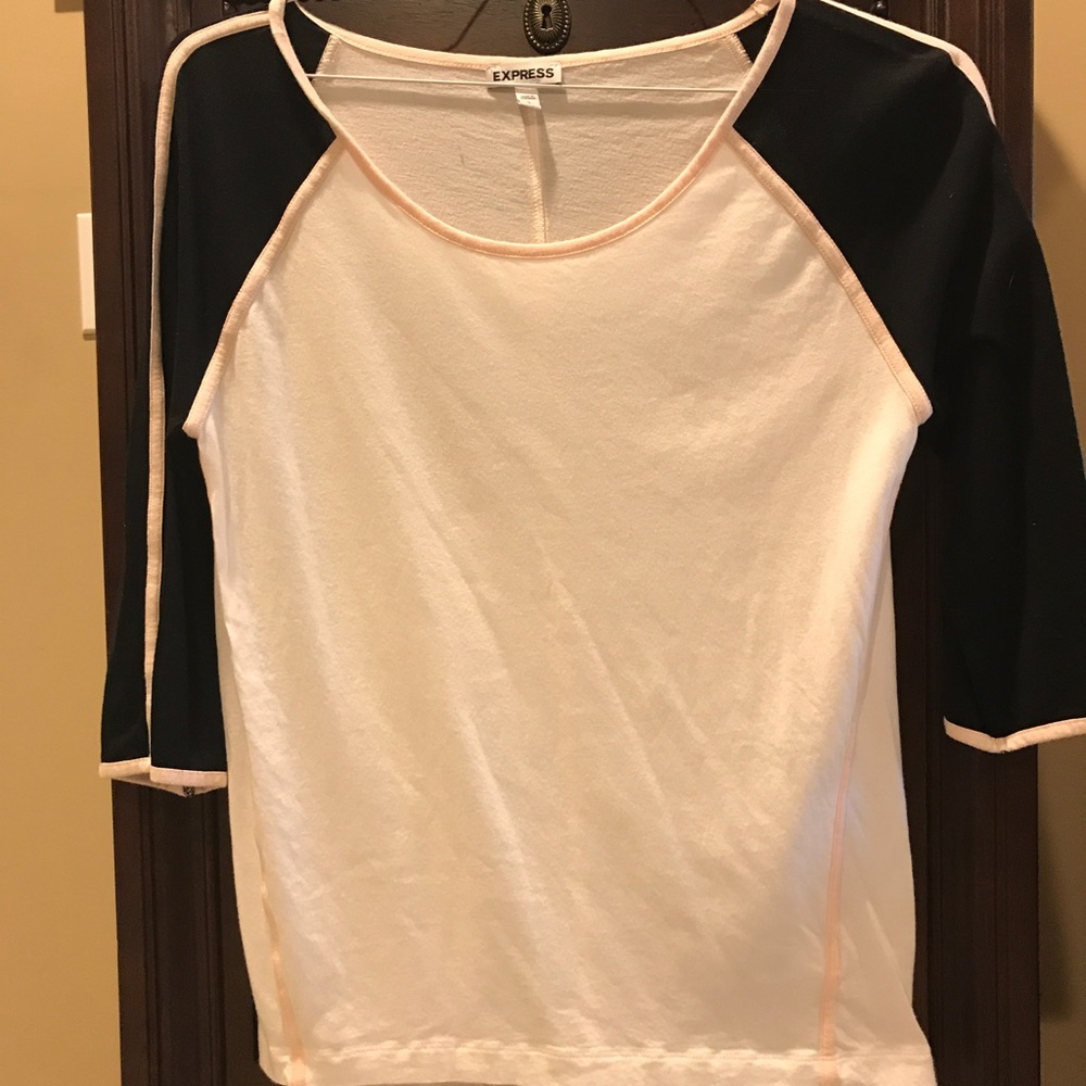 Cute small Express quarter length top